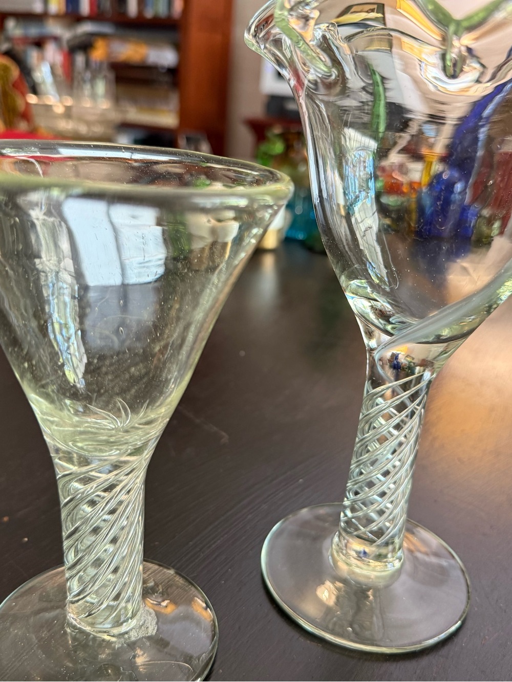 Blenco set of 2 Clear Hand-Blown Glass Twisted Stem Wine Glasses